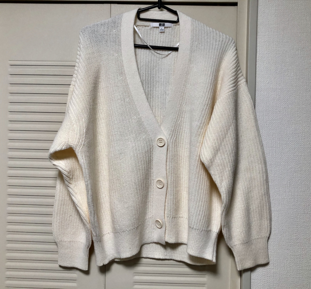 ユニクロ購入品 ミニマリストの春服準備 1290円にお値下げ中でお買い得なリラックスvネックカーディガン ミニマリストな転勤妻